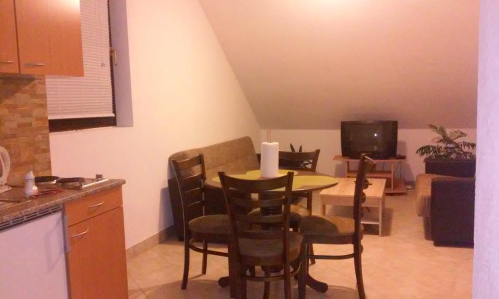 Apartment Laura Gračac Εξωτερικό φωτογραφία