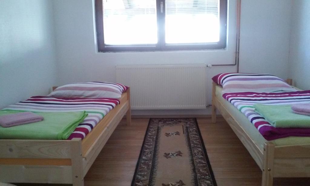 Apartment Laura Gračac Εξωτερικό φωτογραφία