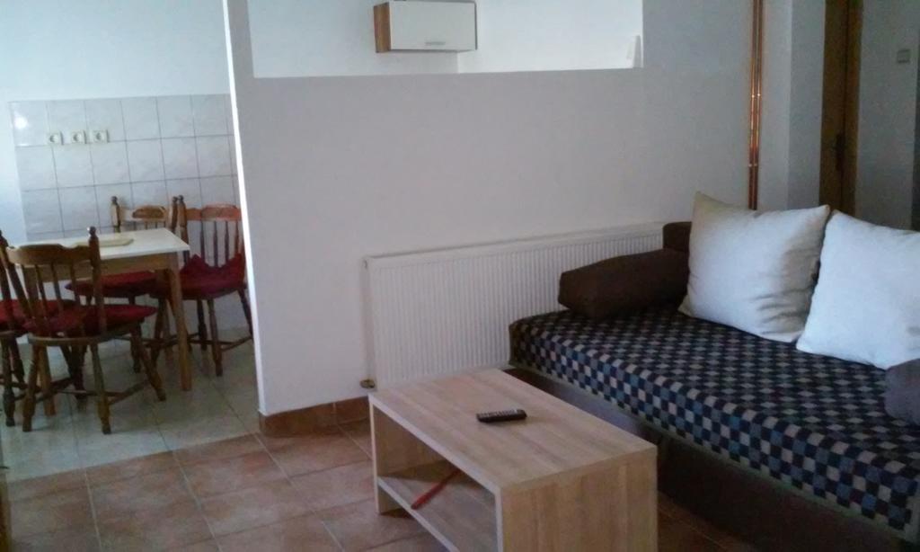 Apartment Laura Gračac Εξωτερικό φωτογραφία