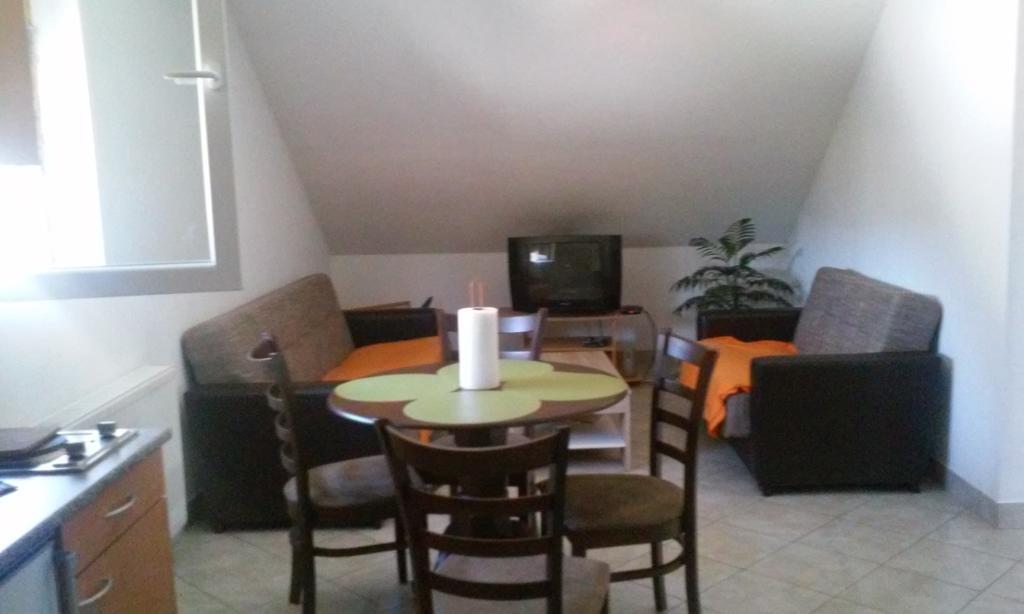 Apartment Laura Gračac Εξωτερικό φωτογραφία